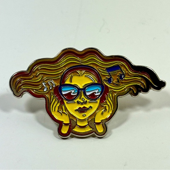💕2/$20💕 Retro Girl with Sunglasses Headphones Music Playing Pin - Picture 7 of 7